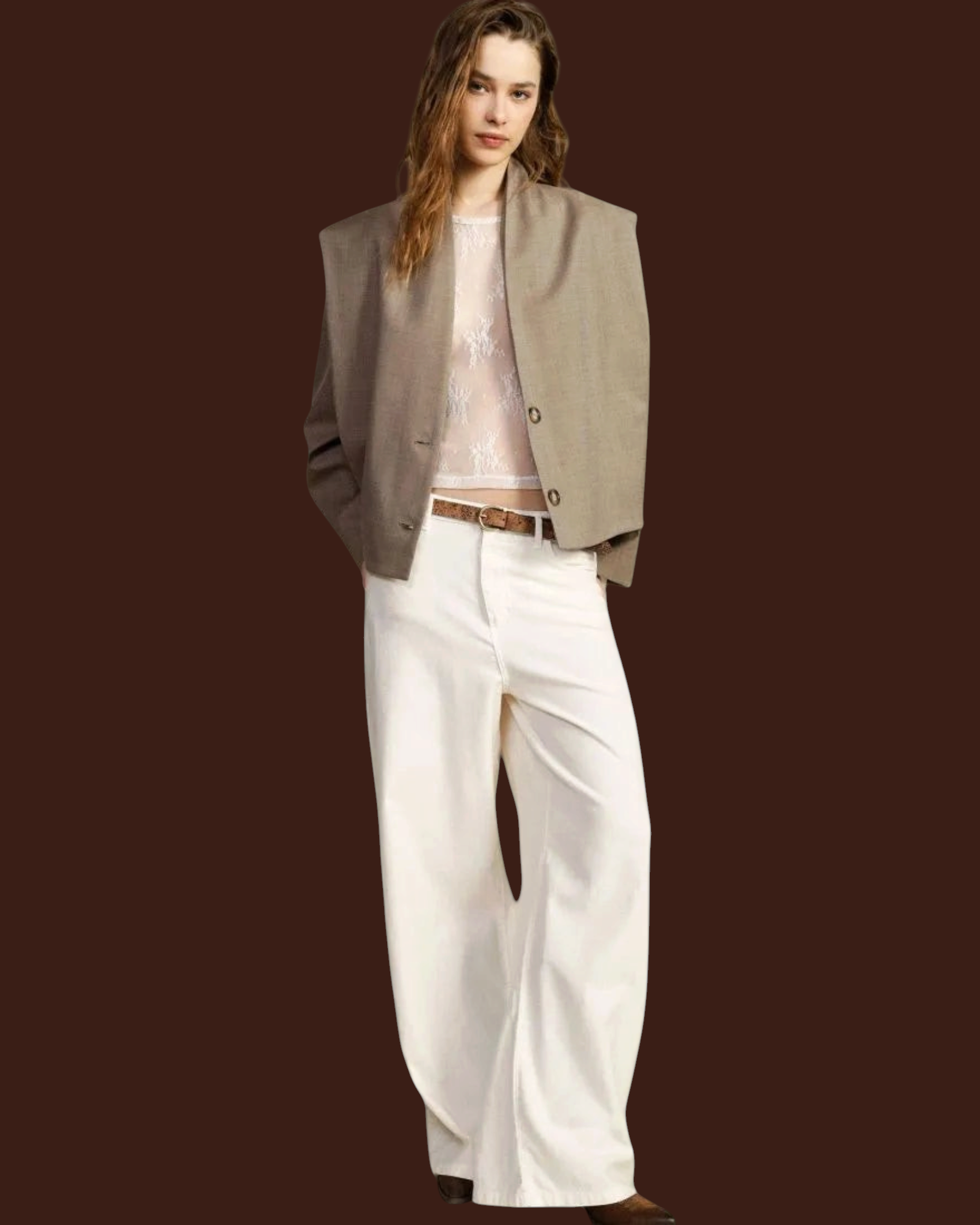 Modella indossa pantaloni palazzo Madison Shop bianchi a vita alta in cotone con gamba ampia e passanti per cintura