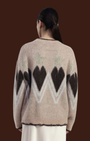 Maglione Madison Shop beige con stampa cuori e stelle, girocollo, vestibilità morbida e bordo ondulato, vista retro