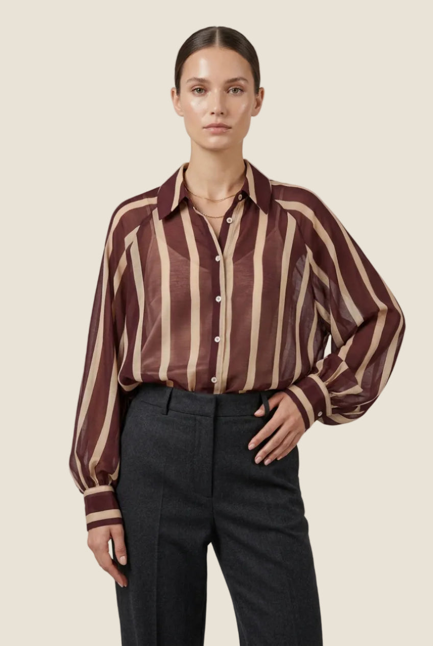 Camicia a righe con maniche ampie e colletto classico