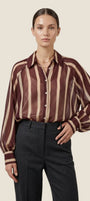 Camicia a righe con maniche ampie e colletto classico