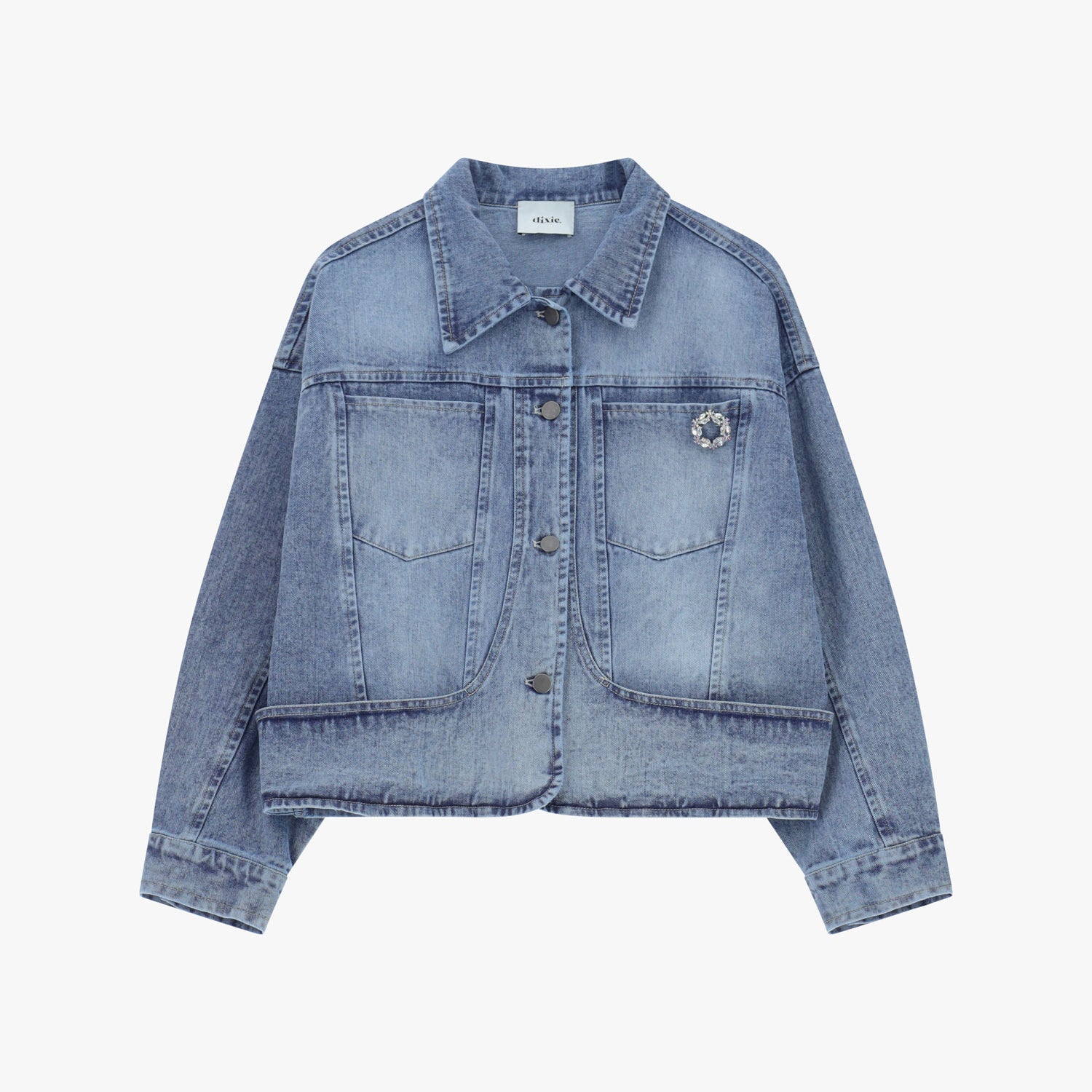Dixie Denim jacket con tasche ampie e spilla gioiello