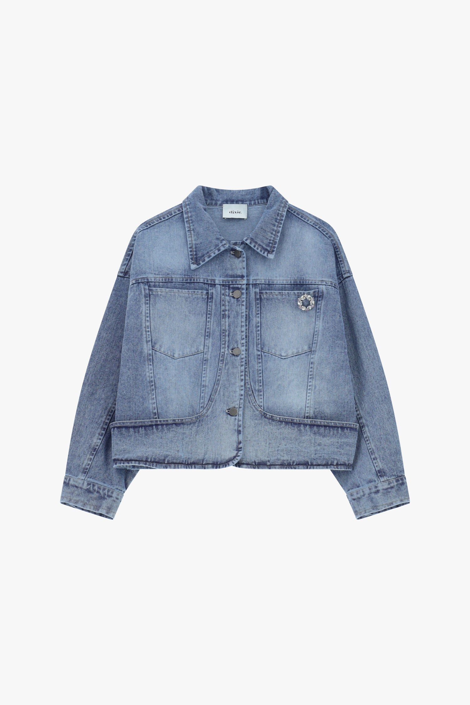 Dixie Denim jacket con tasche ampie e spilla gioiello