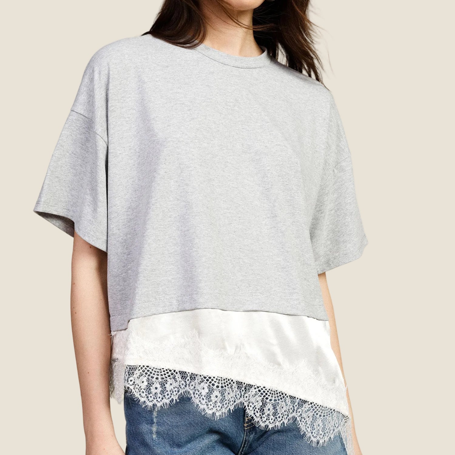 Dixie T-shirt corta con bordo in pizzo asimmetrico