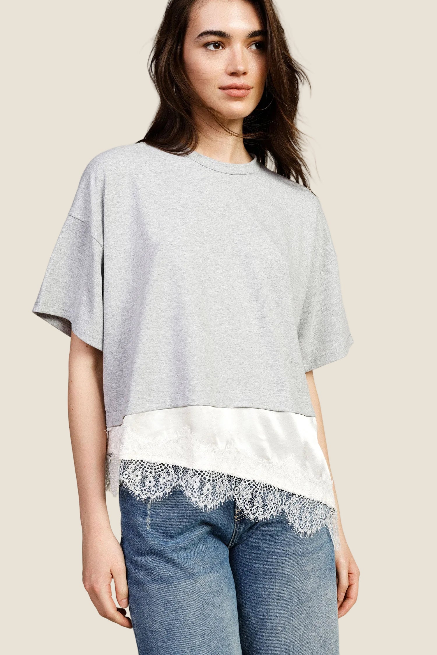 Dixie T-shirt corta con bordo in pizzo asimmetrico