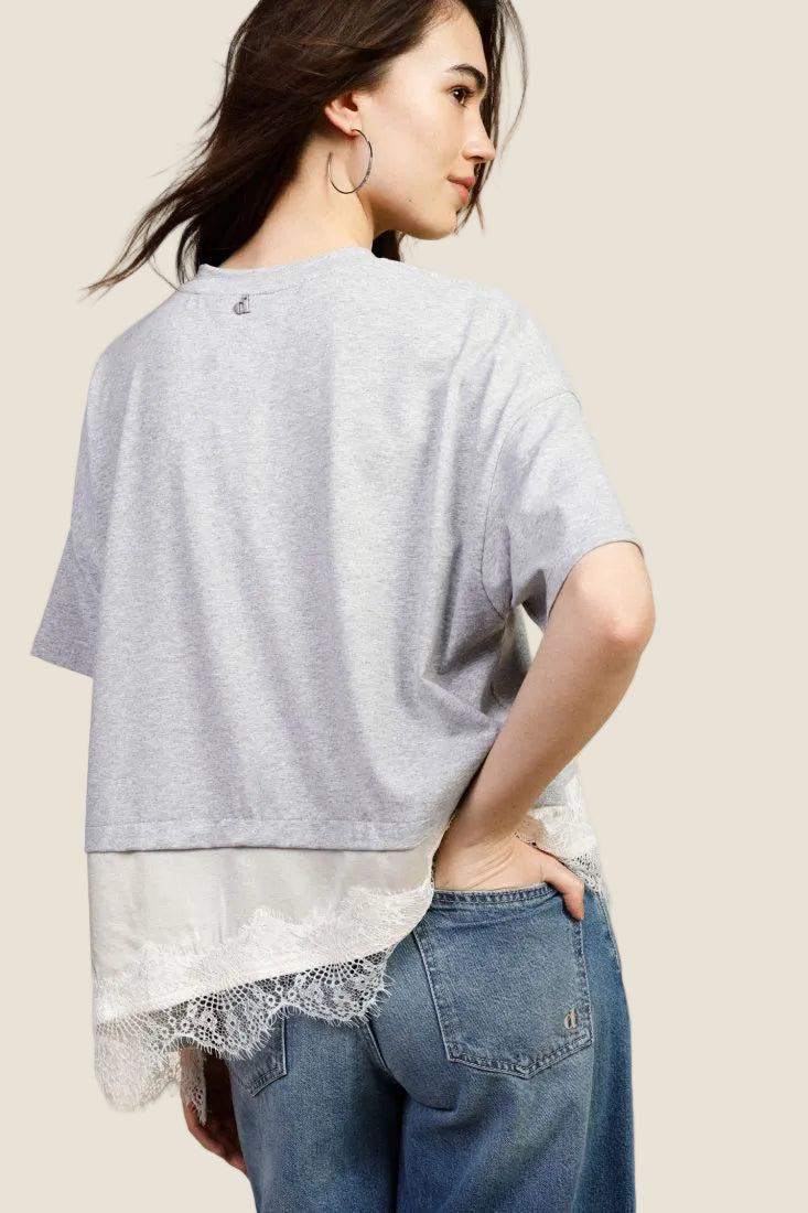 Dixie T-shirt corta con bordo in pizzo asimmetrico