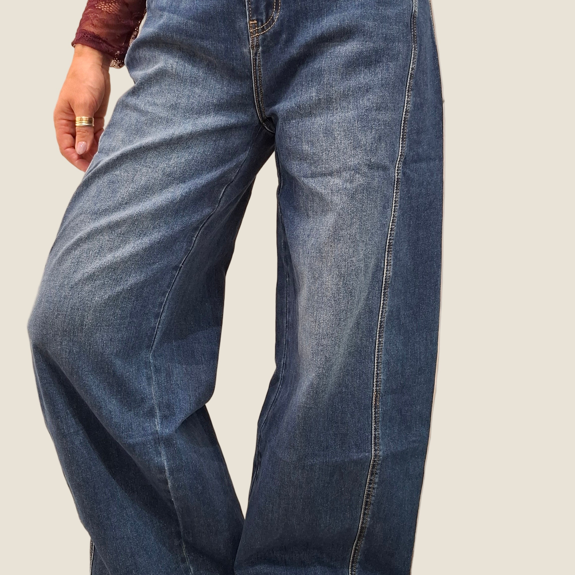 Isa B. Jeans barrel
