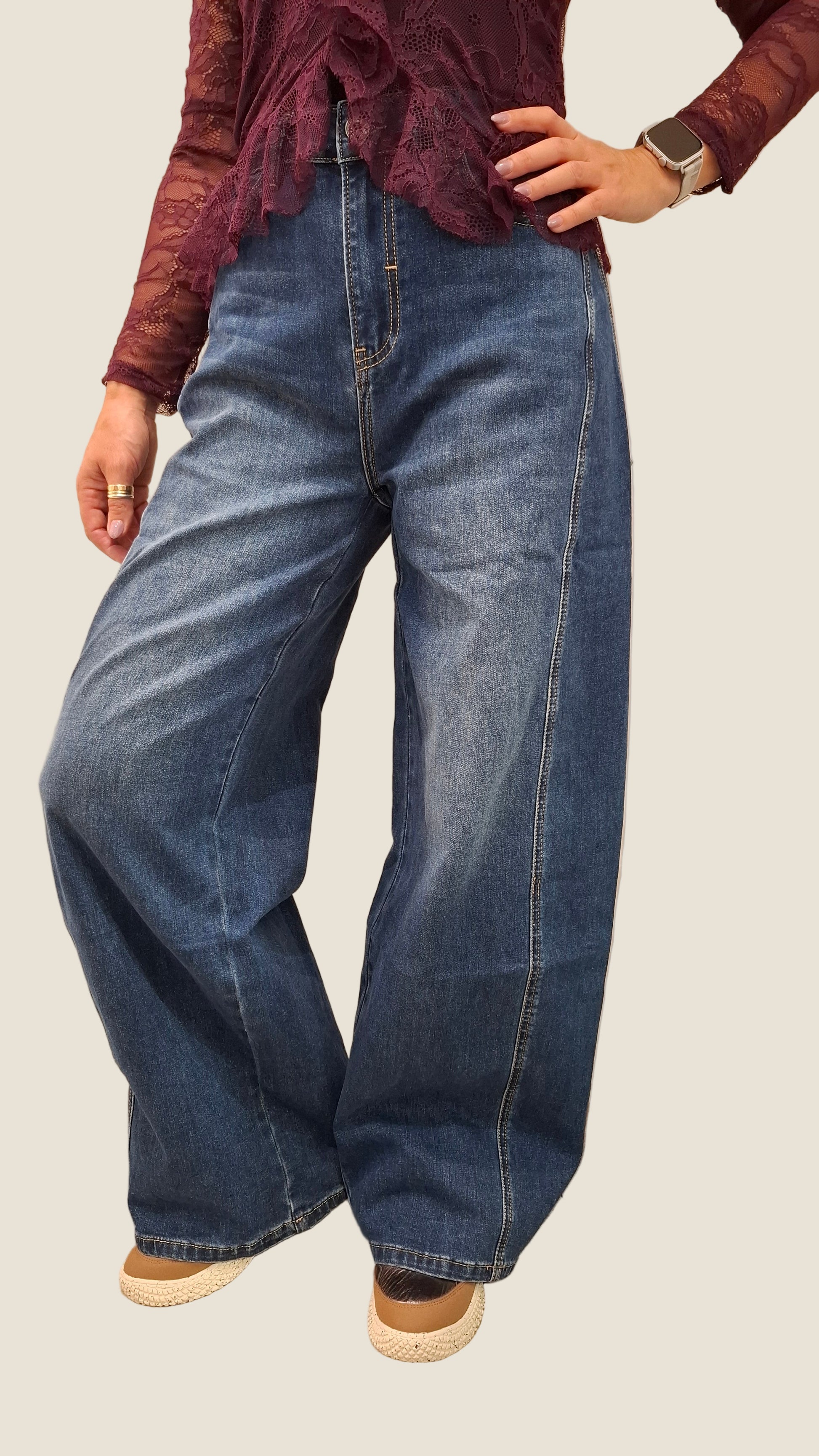 Isa B. Jeans barrel