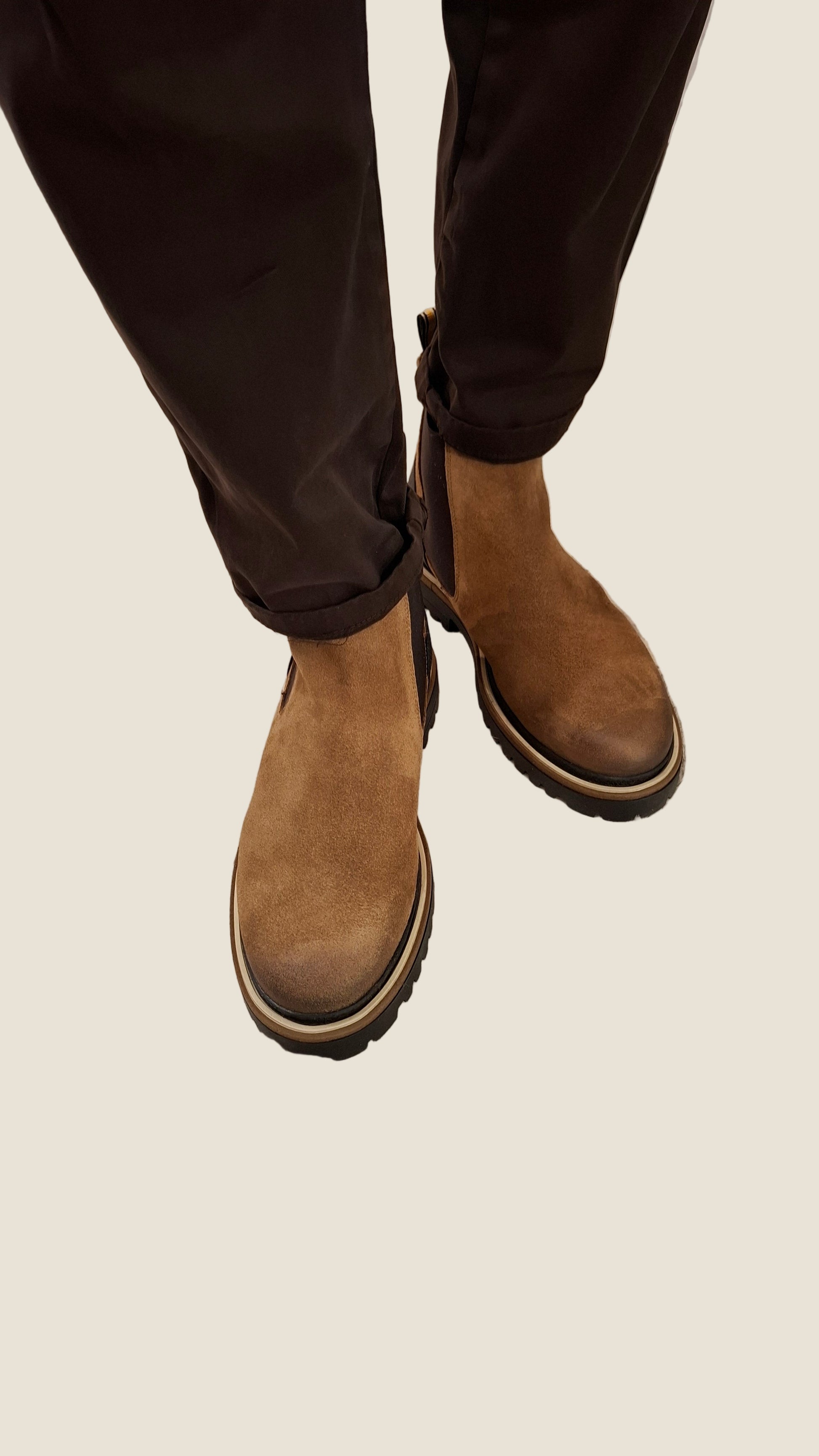 Ambitious HARDY Chelsea Boots