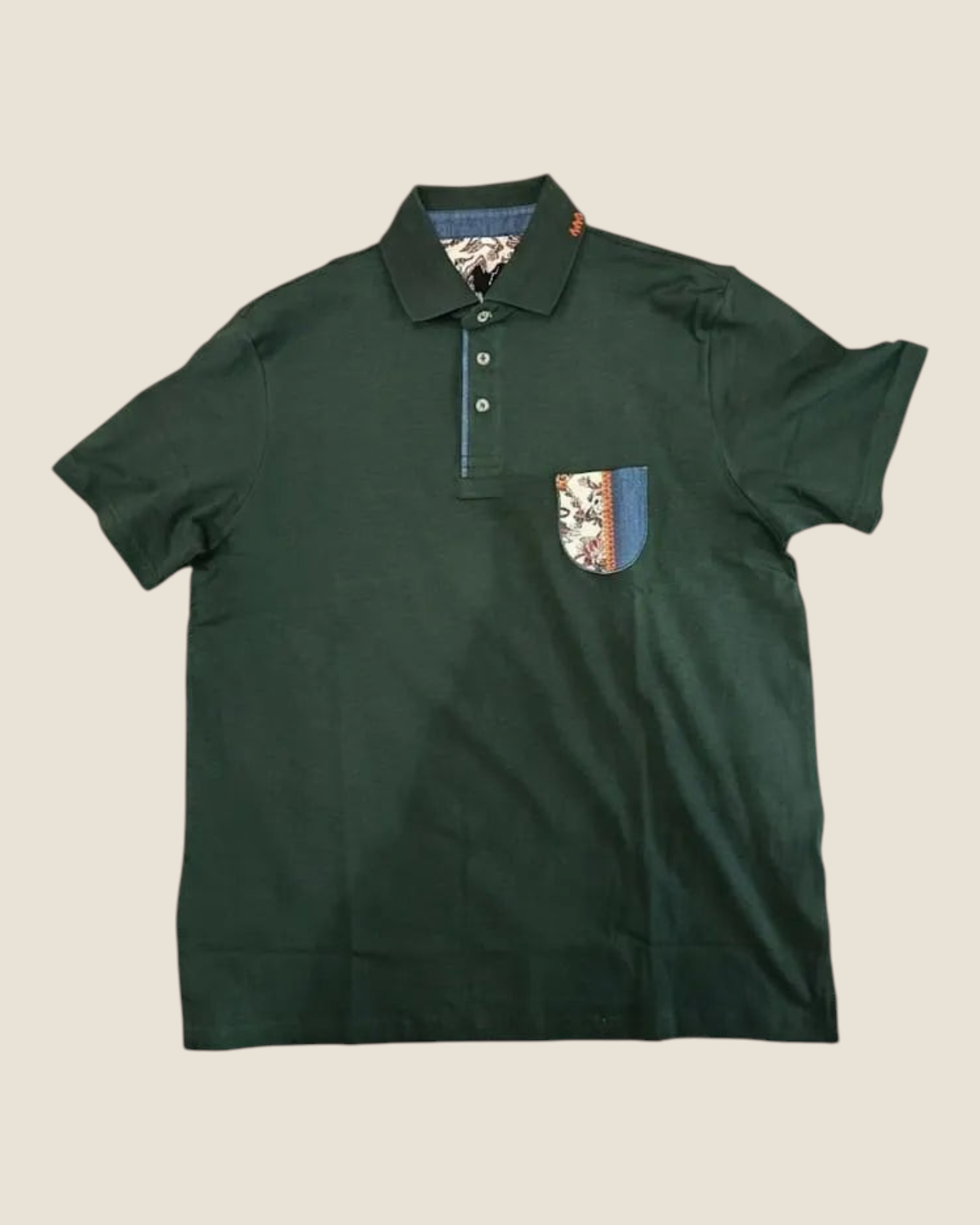 Polo Madison Shop verde in cotone con taschino a contrasto fantasia paisley e dettagli colorati sul colletto