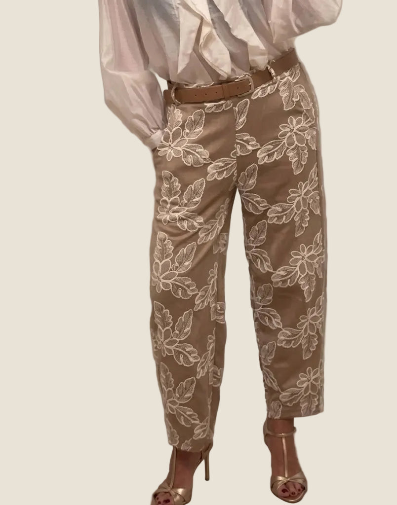 Dafne - Pantalone Sartoriale con Ricamo Floreale a Rilievo