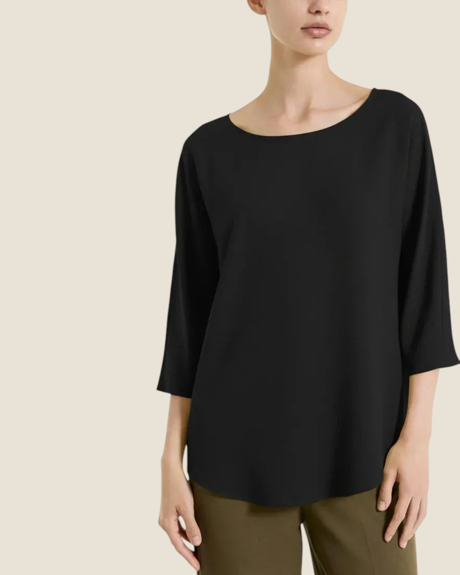 Maglietta nera Madison Shop in Summer Light con maniche a 3/4 kimono, girocollo e vestibilità morbida e fluida.