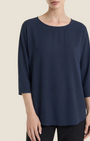 Blusa Madison Shop blu in voile stretch con maniche a kimono 3/4 e scollo a barchetta, vestibilità morbida ed elegante