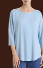 Blusa Ragno Madison Shop azzurra in voile stretch con scollo a barchetta e maniche kimono a tre quarti