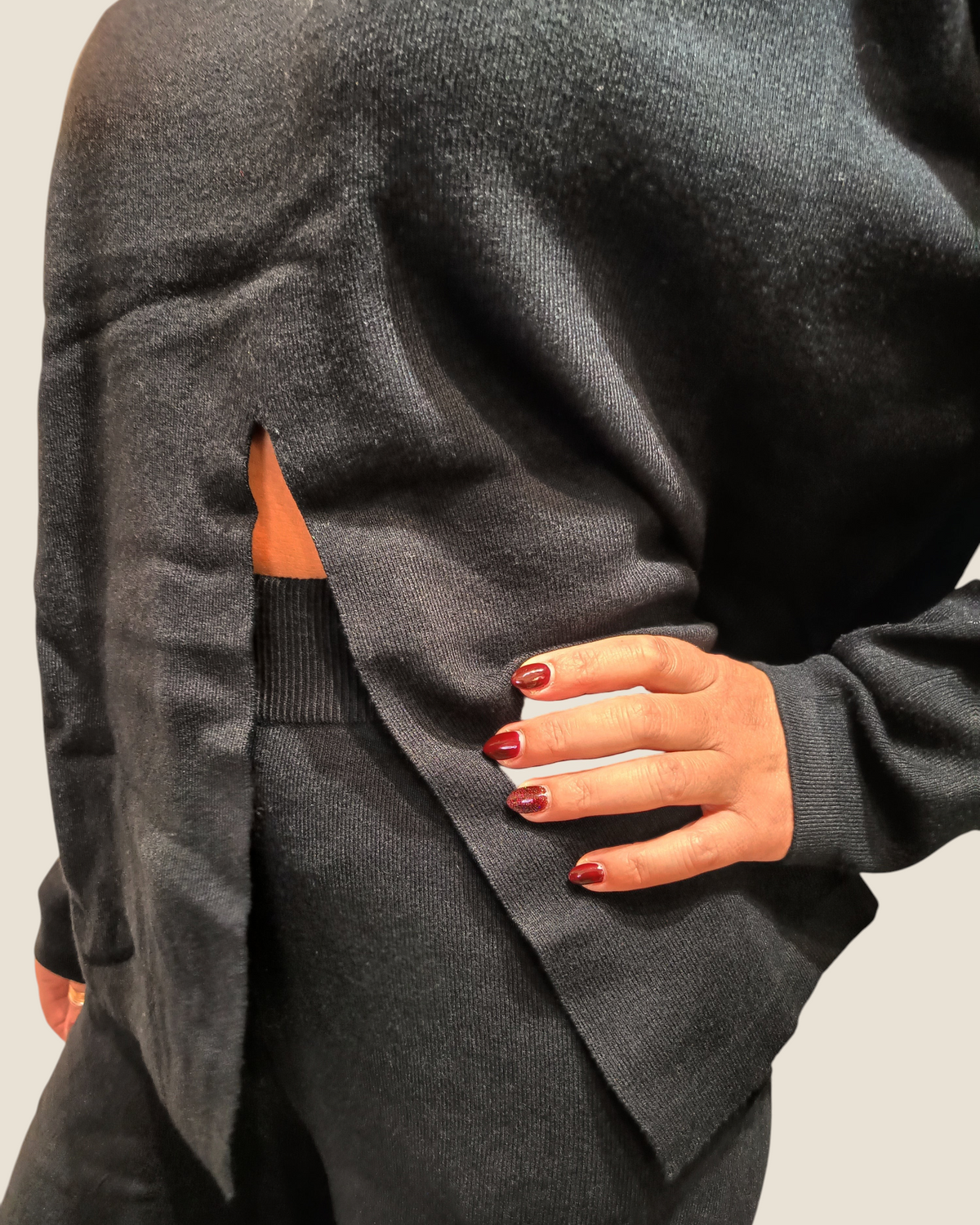 Completo Madison Shop nero in maglia con maglia a collo alto e apertura frontale e pantalone a gamba ampia