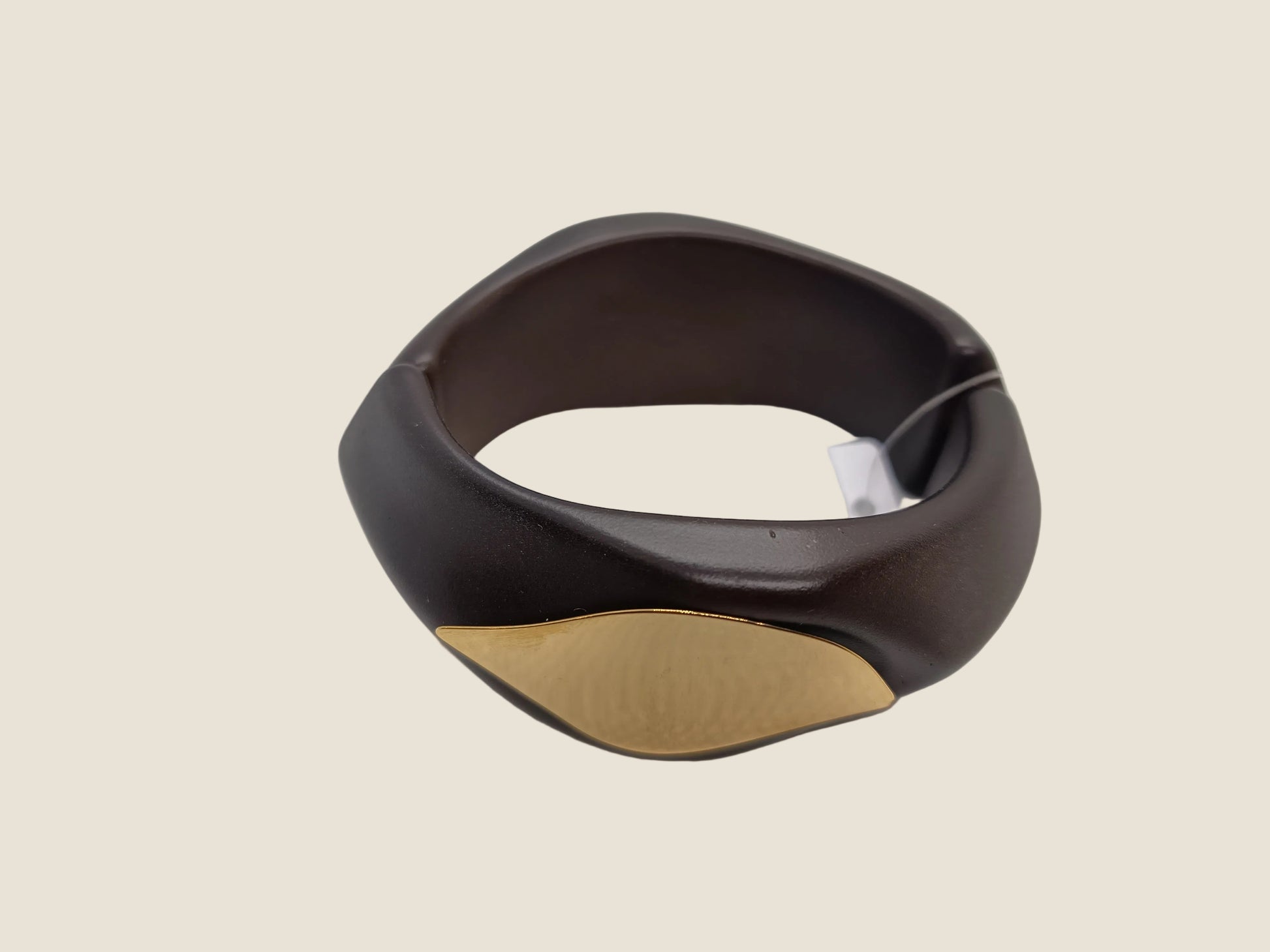 Madison shop Bracciale rigido bombato con placca in acciaio