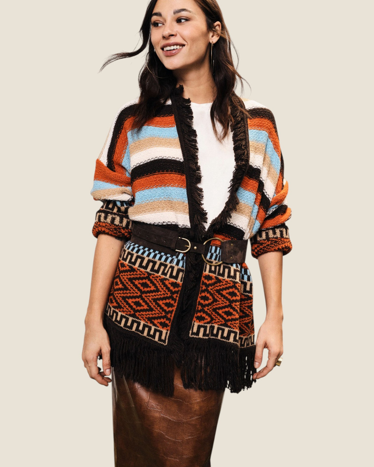 Cardigan con frange e motivo a righe e geometrie