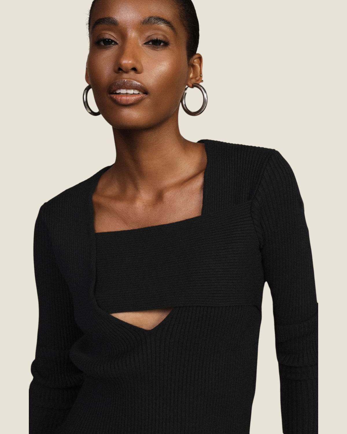Maglione girocollo asimmetrico a costine Nero