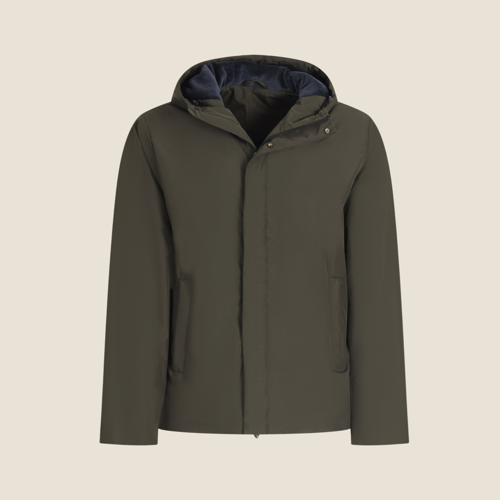 Giubbino Madison Shop verde oliva in nylon con cappuccio foderato in ciniglia, chiusura con zip e tasche laterali.