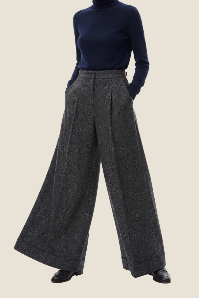 Pantalone ampio con pences