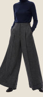 Pantalone ampio con pences
