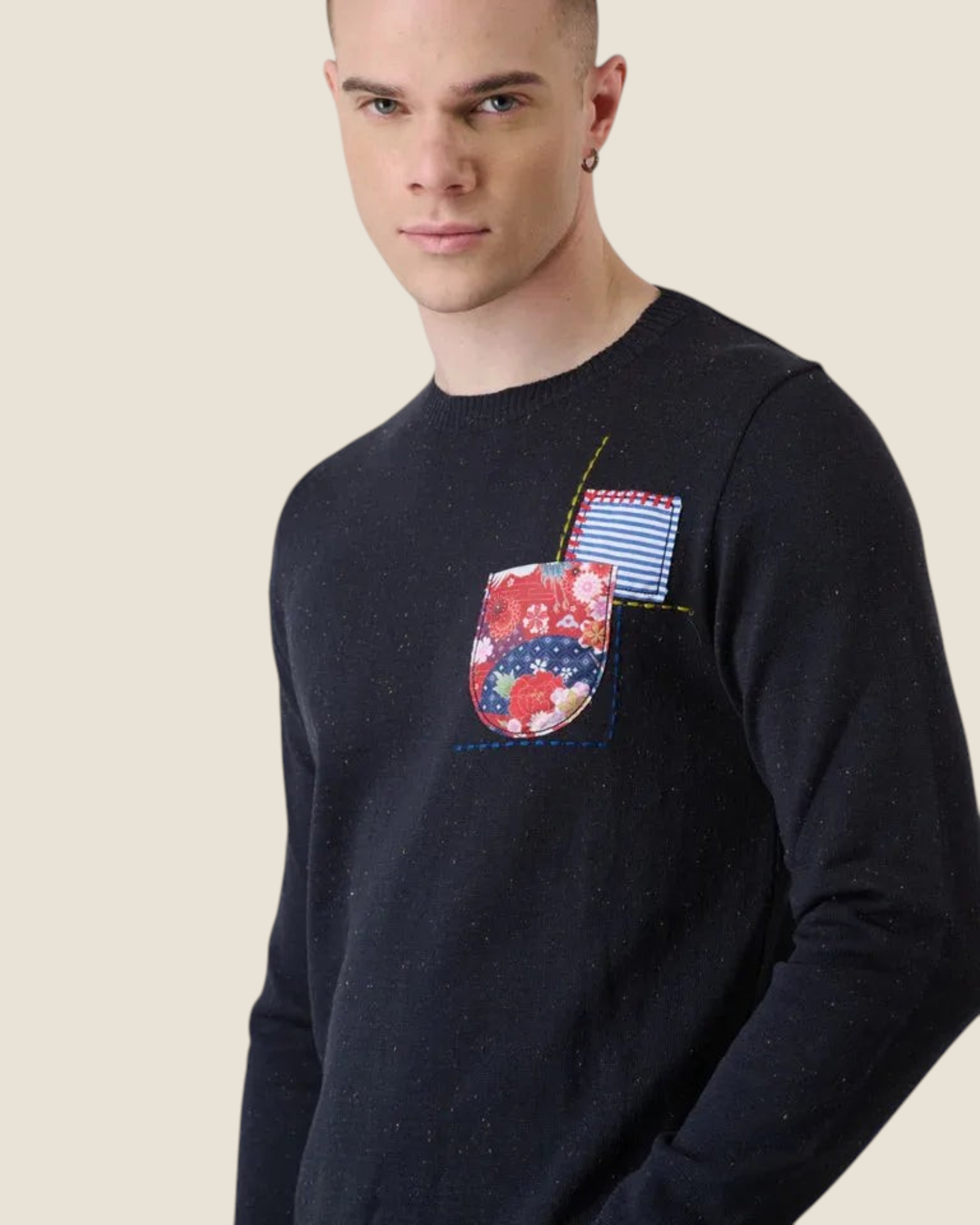 Maglione Madison Shop nero in misto cotone con taschino ricamato a fantasia floreale e dettagli a righe