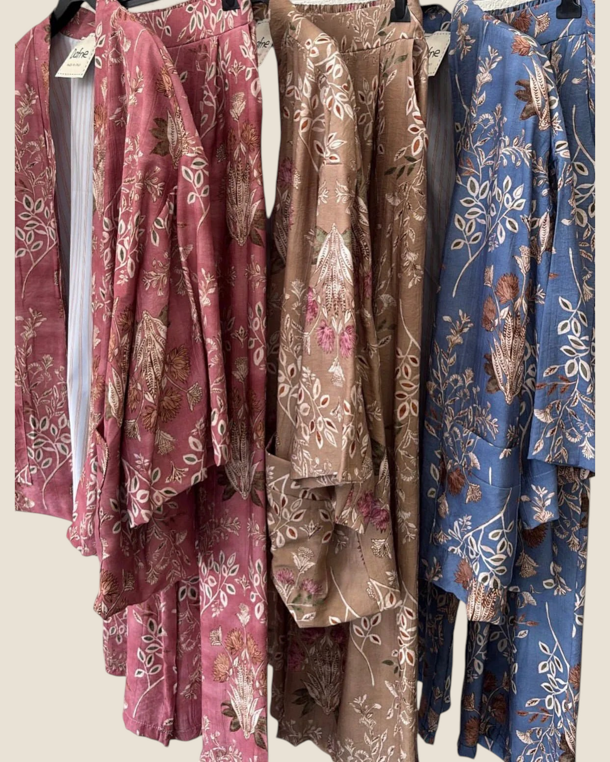 Madison Shop Dafne kimono set in botanical floral print, available in pink, beige, and blue with striped lining.