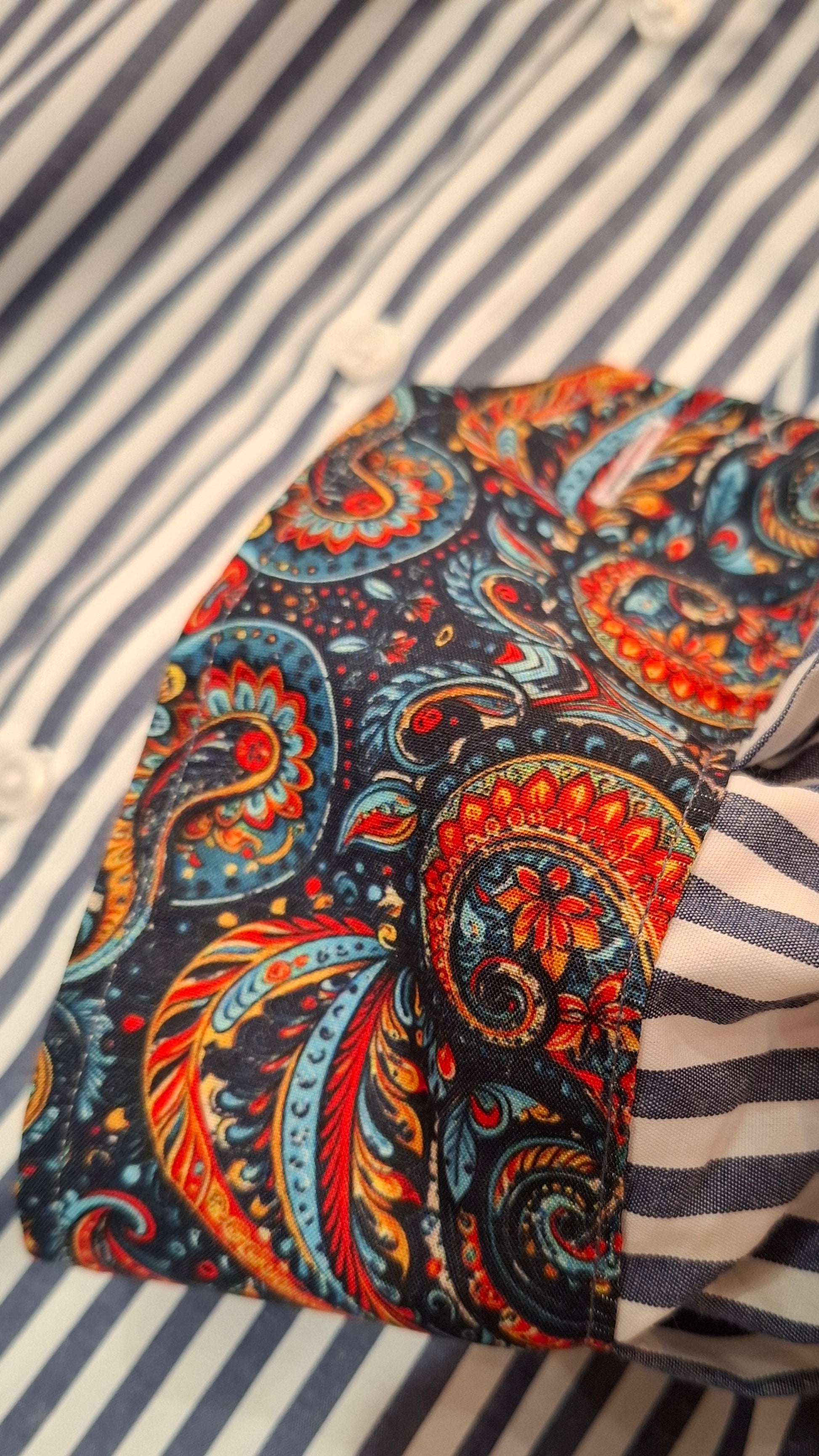 V2 - Camicia Rigata Blu con Pochette e dettagli in tessuto