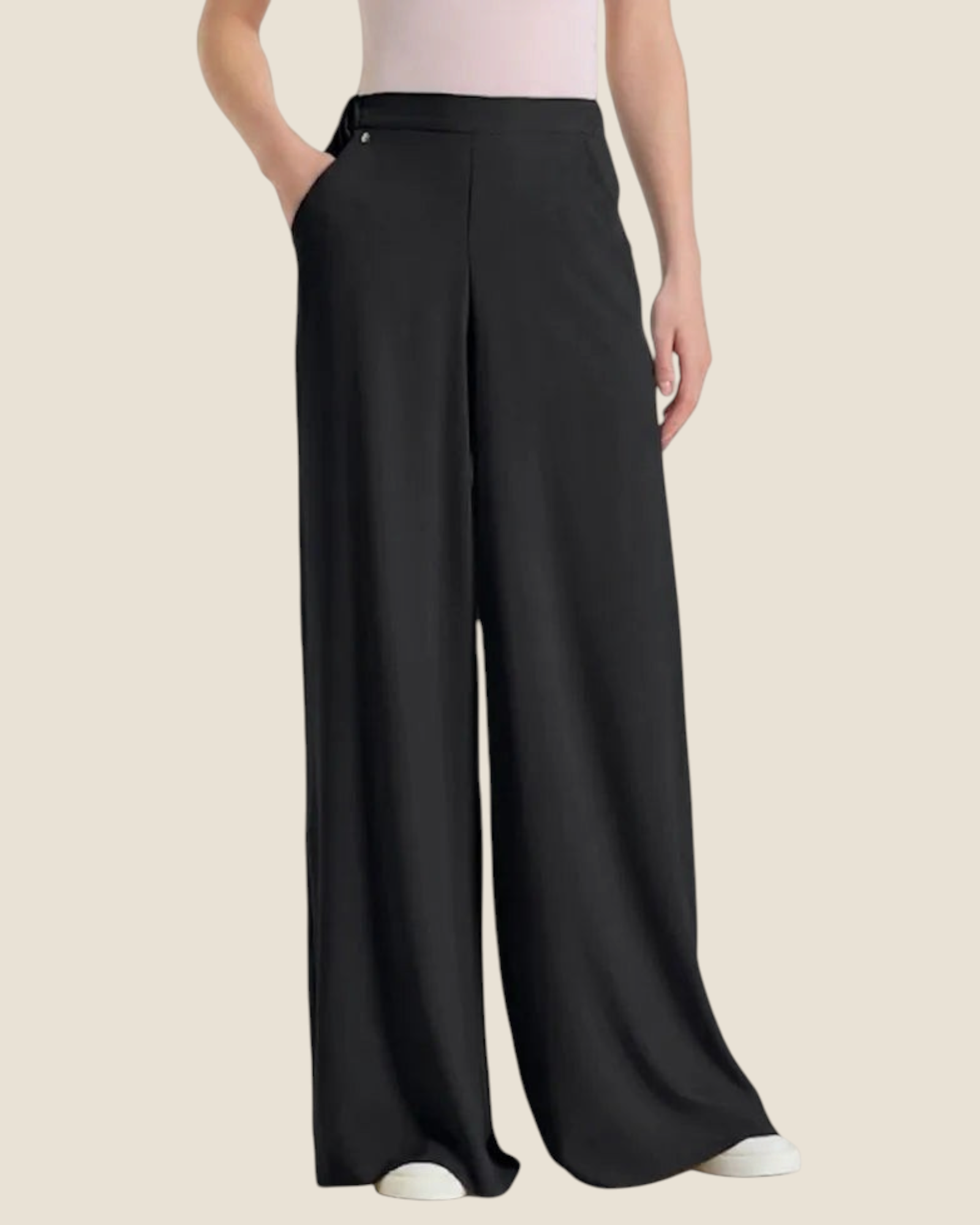 Pantalone a palazzo nero Madison Shop in voile stretch con vita elasticizzata e tasche laterali, vestibilità ampia.